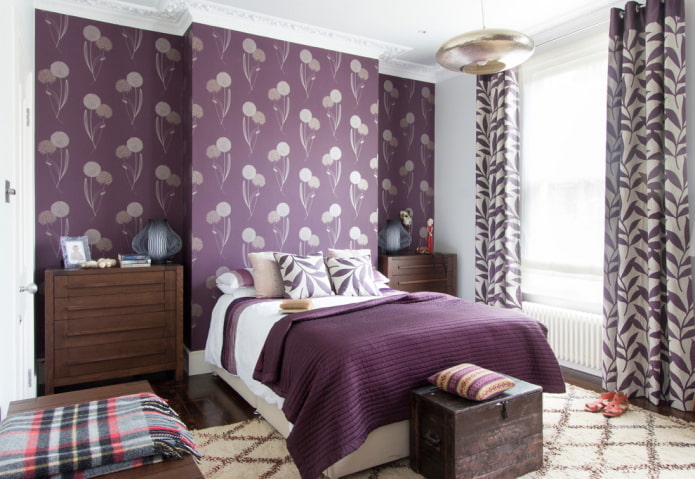 紫色の寝室を仕上げる