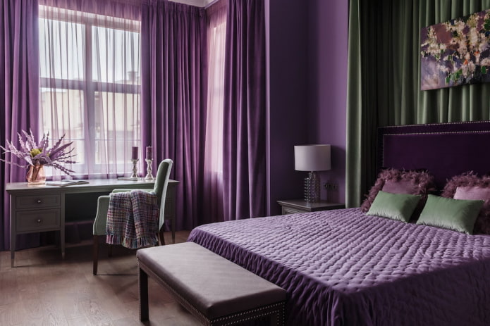インテリアの美しい紫色のベッドルーム
