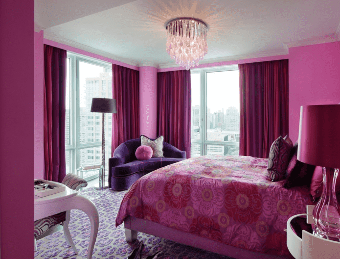 rózsaszín és lila hálószoba belső