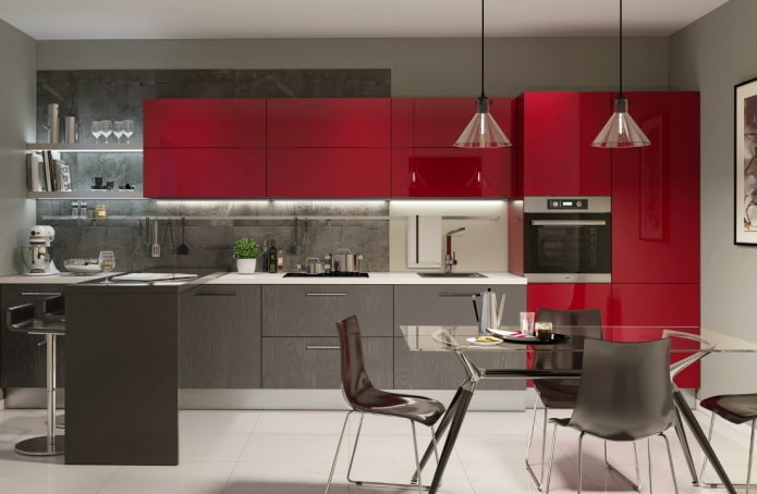 interni della cucina nei toni del grigio-rosso