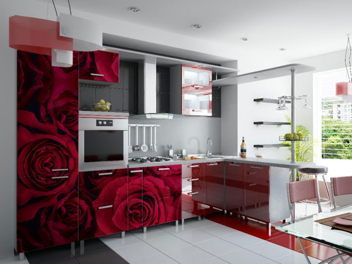 raudonas virtuvės interjeras šiuolaikiniu stiliumi