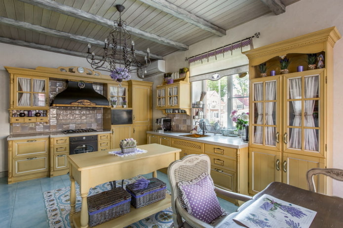 Provence -i konyha: tervezési jellemzők, valódi fotók a belső térben