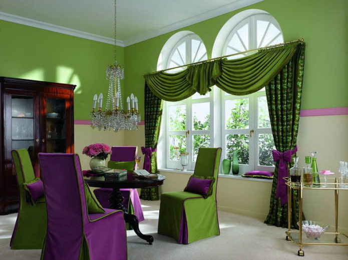 groene lambrequins in het interieur