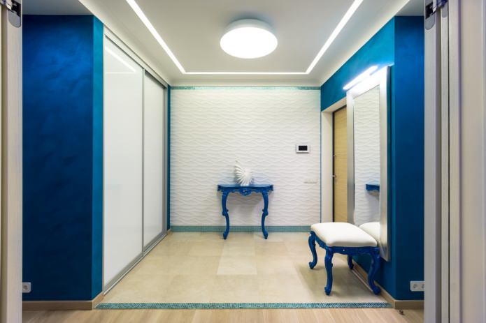 λευκό και μπλε διάδρομο