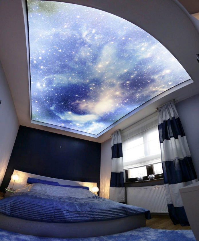 plafond met de afbeelding van ruimte in de slaapkamer