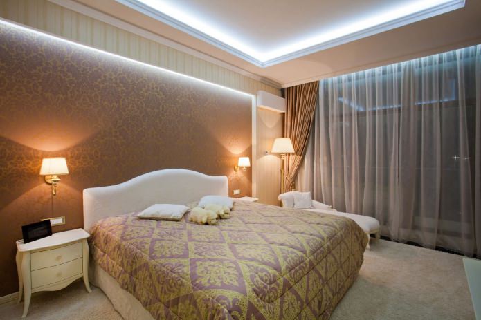 soffitto teso in camera da letto con illuminazione