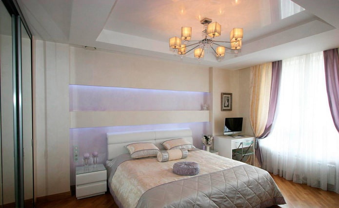 soffitto teso bianco a due livelli all'interno della camera da letto