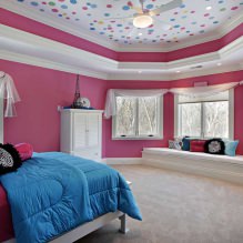 Soffitti tesi nella camera da letto: 60 opzioni moderne, foto all'interno-10