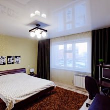 Soffitti tesi nella camera da letto: 60 opzioni moderne, foto all'interno-12