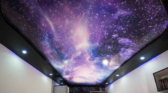 Erdvės vaizdas ant lubų