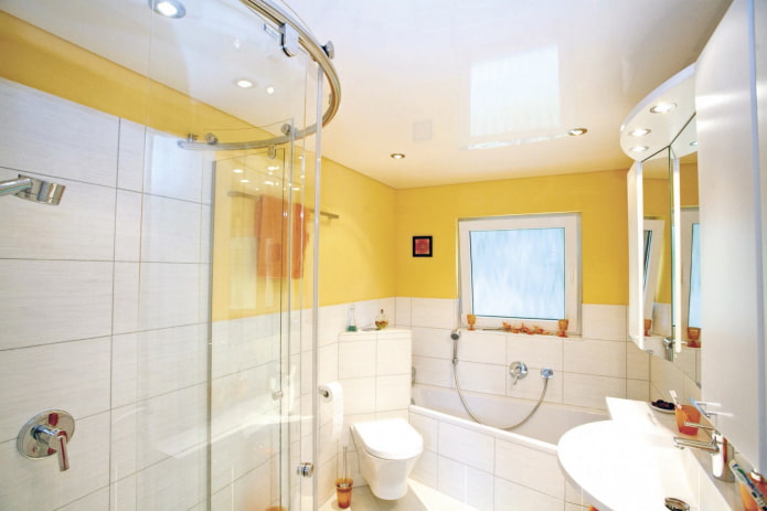 witte en gele badkamer