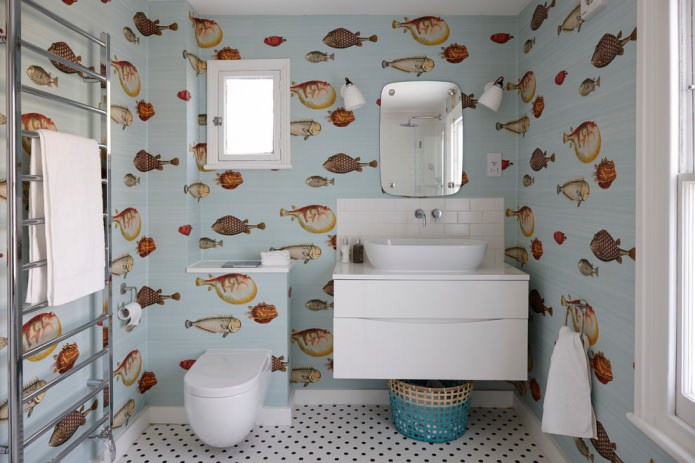 Afwasbaar behang met vissen in de badkamer