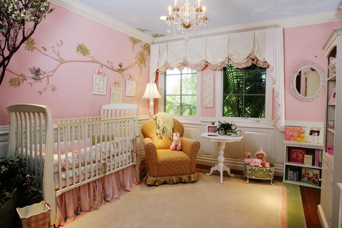 ružičasti zidovi u dječjoj sobi