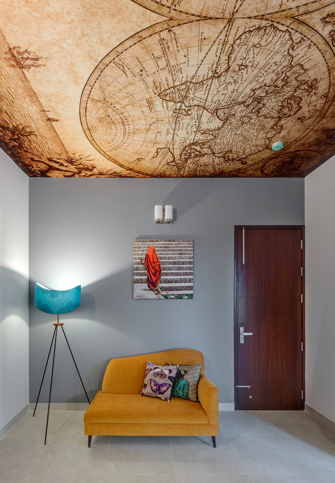 mappa del mondo sul soffitto