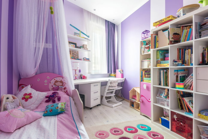 חדר ילדים בגוונים סגולים וורודים