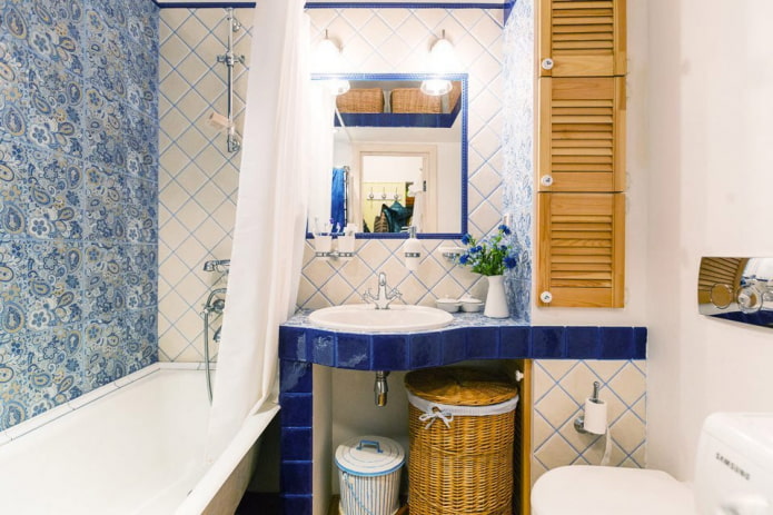 pločice u unutrašnjosti kupaonice u stilu Provence