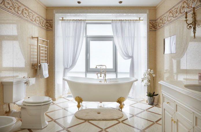 piastrelle all'interno del bagno in stile classico