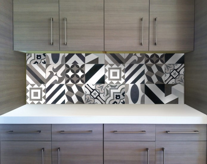Patchwork tegels in de keuken in de stijl van minimalisme