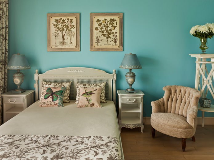 turkio spalvos Provanso stiliaus miegamasis su paprastomis sienomis
