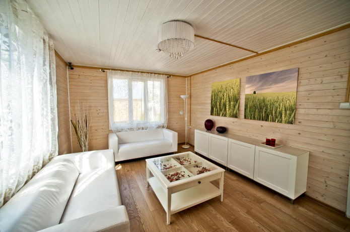 witte plafondbekleding in het interieur