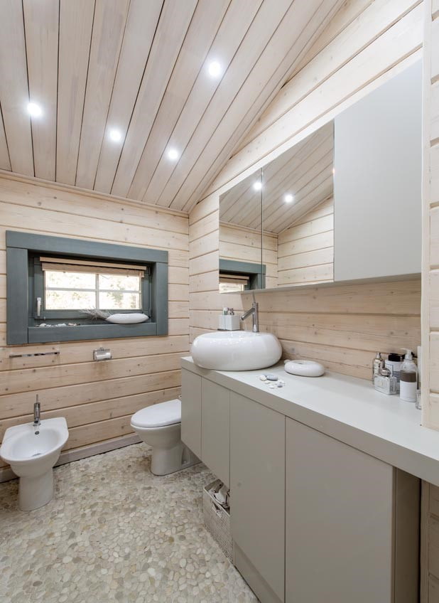 ξύλινη οροφή στο μπάνιο