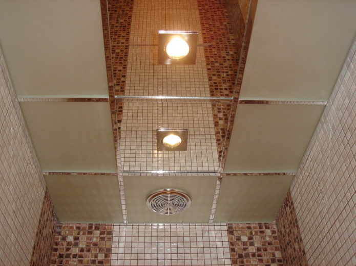 καθρέφτη δομή οροφής στο μπάνιο