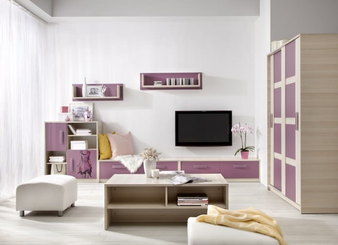 nappali kialakítás lila színekben