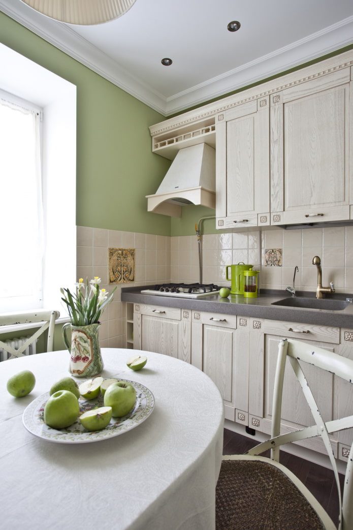 groene keuken in klassieke stijl