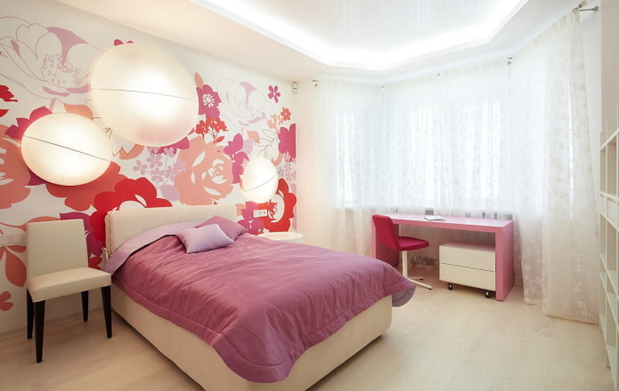 interieur van een wit en roze slaapkamer