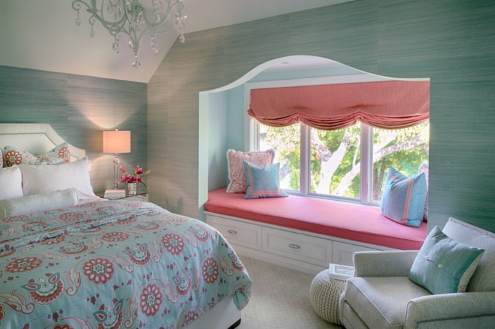 slaapkamer interieur in roze en mint kleuren