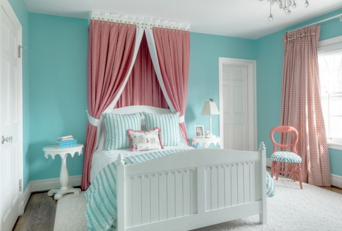 slaapkamer interieur in roze en blauwe kleuren