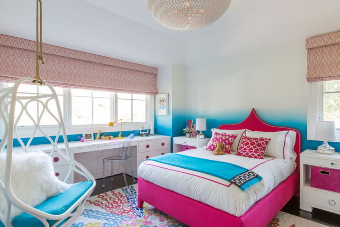 slaapkamer interieur in roze en blauwe kleuren