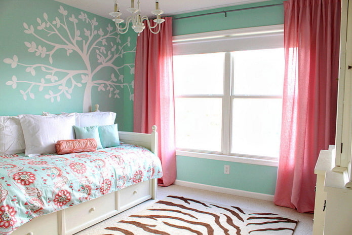 slaapkamerinterieur in roze en turquoise kleuren