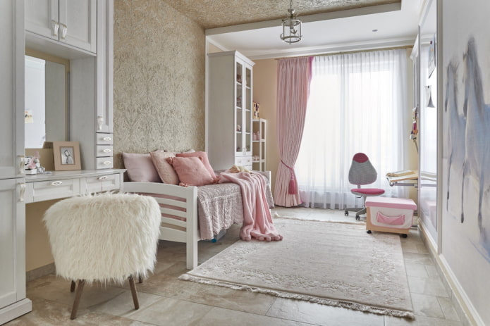 slaapkamer interieur in roze en beige kleuren