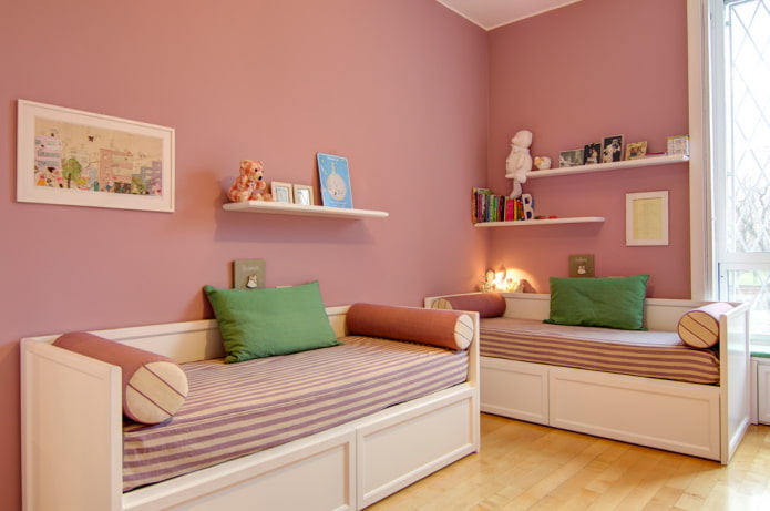 interieur van een roze slaapkamer voor twee meisjes