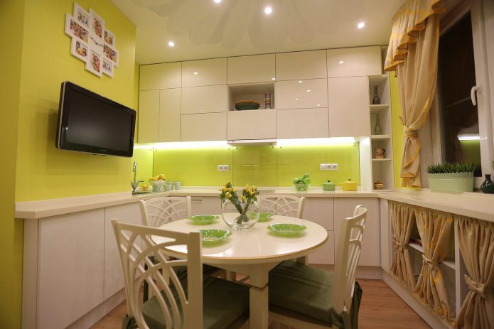 virtuvės apdaila šviesiai žaliais tonais
