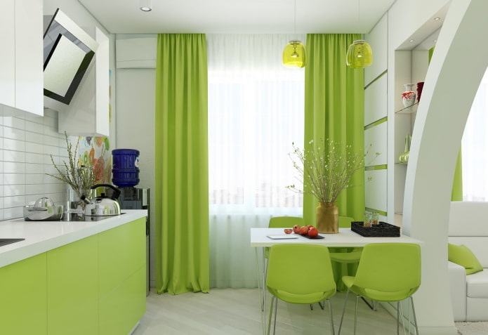 užuolaidos virtuvės interjere šviesiai žaliais tonais
