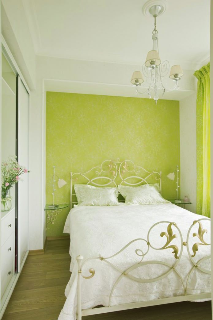 šviesiai žalios spalvos tapetai Provanso stiliumi