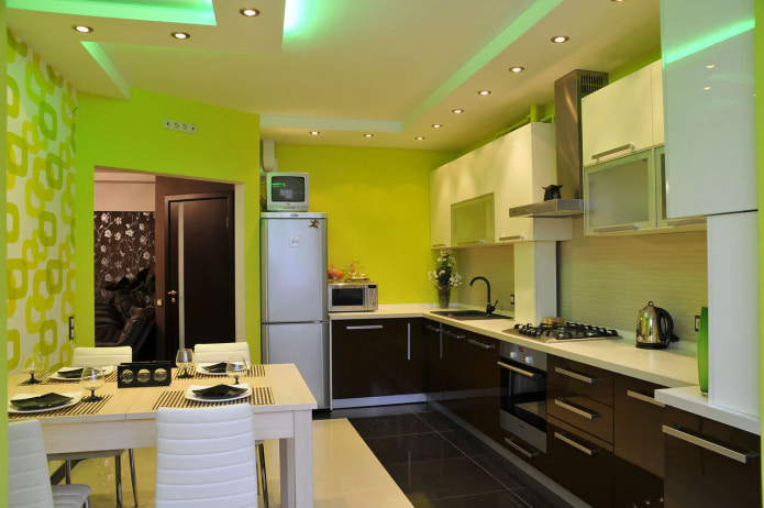 šviesiai žalios spalvos tapetai virtuvės interjere