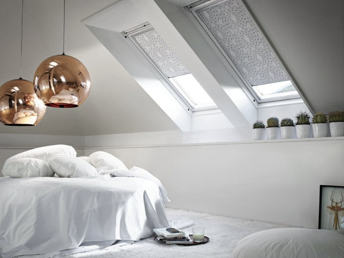 finestre per tetti con tende a rullo nello stile del minimalismo
