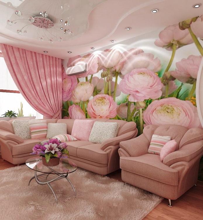 Tapetai rožinės spalvos salėje