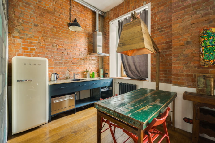 tavolo da pranzo in un interno in stile loft