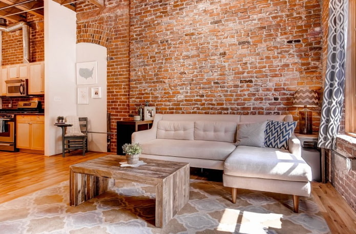 een tafel uit een bar in een loft-stijl interieur