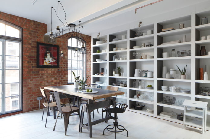 eettafel in een loft-stijl interieur