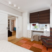 インテリアのライトドア：タイプ、色、床、壁、家具との組み合わせ-3