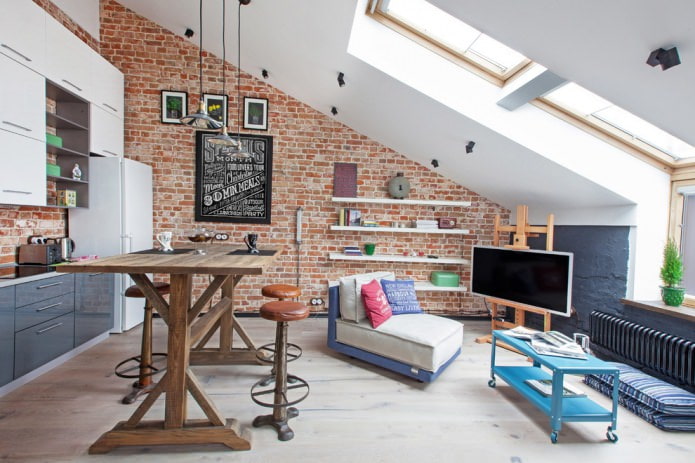 pavimento chiaro in un interno in stile loft