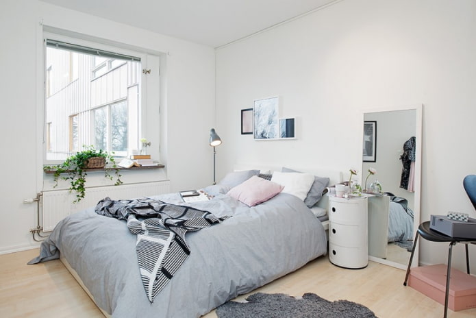 pavimento chiaro all'interno della camera da letto in stile scandinavo