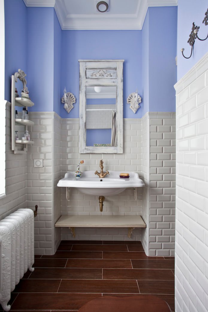 badkamer met bruine tegels