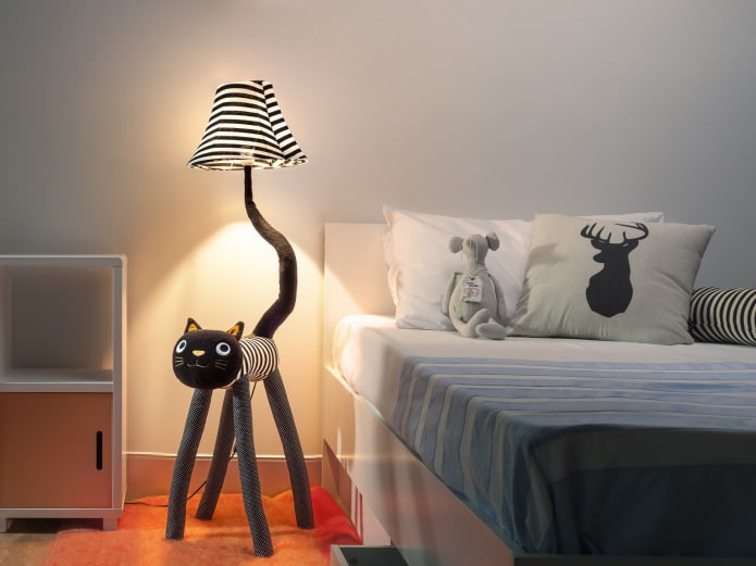 originali vaikiška naktinė lemputė katės pavidalu