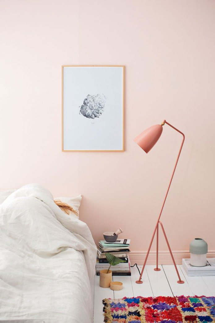 rožinė grindų lempa